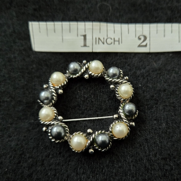 Vintage Avon Pearl Brooch Grey and White Pearl - Picture 3 of 3
